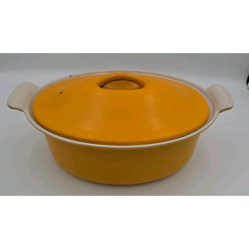 Le Creuset Yellow Enameled Cast Iron Dutch Oven Oval 10x8x4 Made in France 22